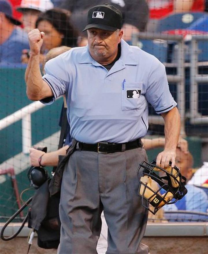 Árbitro de Grandes Ligas acepta homosexualidad