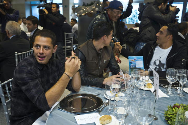 'Chicharito' y Ayón presentes en comida de Navidad del Madrid