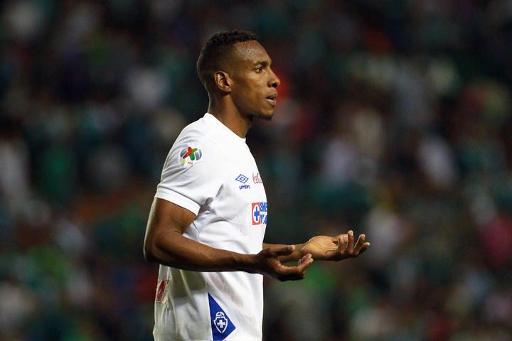 Cruz Azul anuncia salida de Amaranto Perea