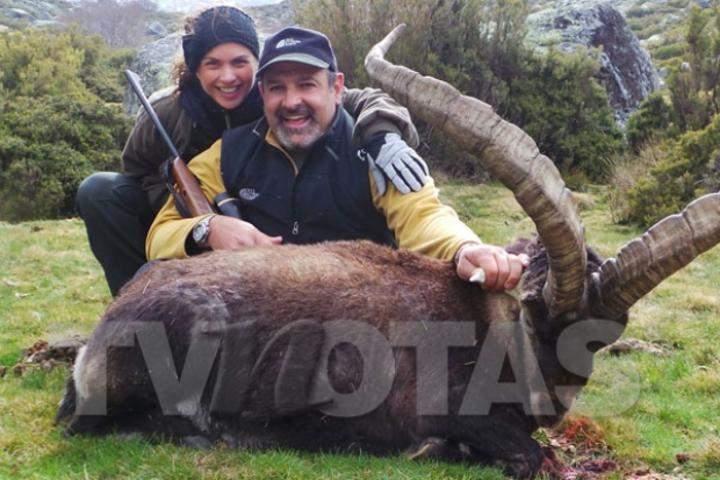 Lucero rompe el silencio sobre fotos cazando animales