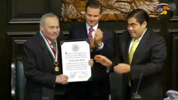 Dan medalla 'Belisario Domínguez' a Eraclio Zepeda
