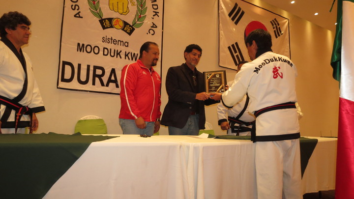 Cambian de cinta artemarcialistas de Moo Duk Kwan de la Región Norte de México