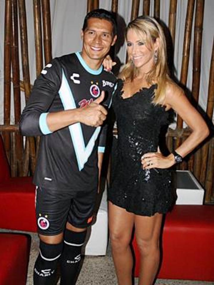 Veracruz presenta su nuevo uniforme, con invitada de lujo