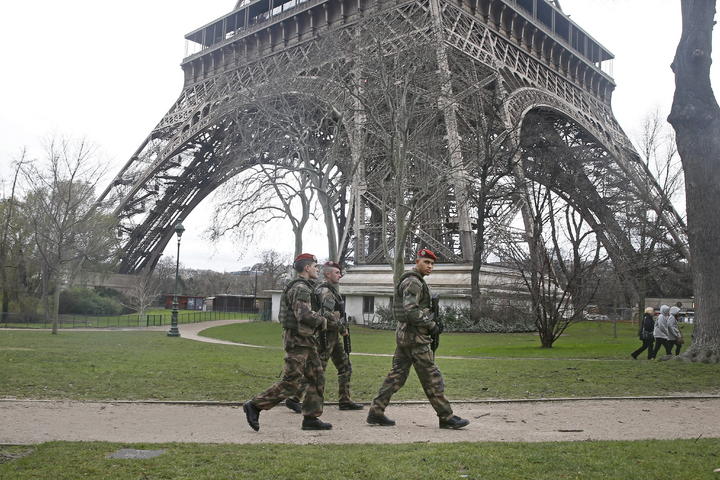 París refuerza seguridad tras atentados