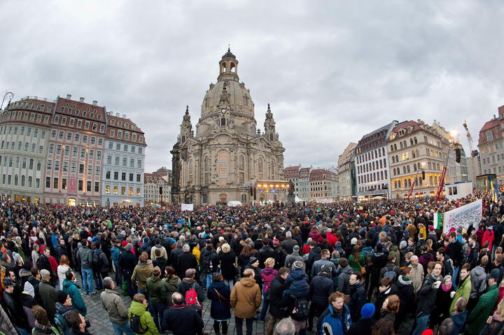 Decenas de miles protestan contra el racismo en Alemania
