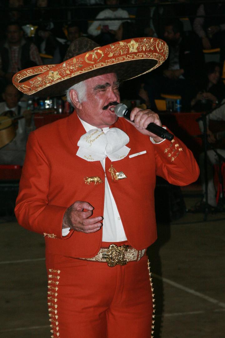 Conquista Vicente Fernández el último palenque de su gira