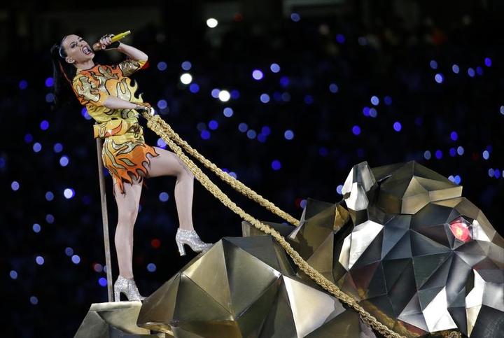 Katy Perry ‘rugió’ en el Super Bowl