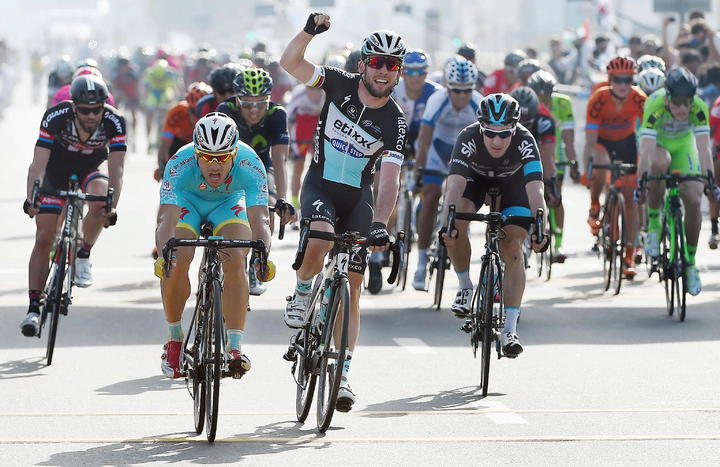 Cavendish se lleva la primera etapa del Tour de Dubái