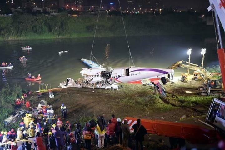Sube a 31 muertos por 'avionazo' en Taiwán