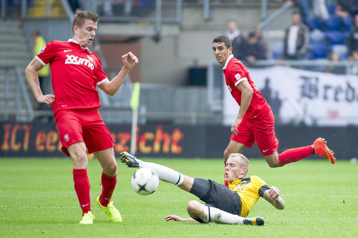 Twente y 'Tecatito' pierden en la fecha 21