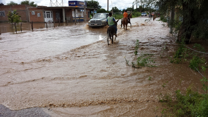 Lluvias dejan inundaciones en Vicente Guerrero