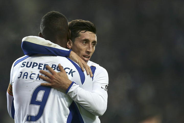 Llaman a Héctor Herrera para medirse ante el Moreirense