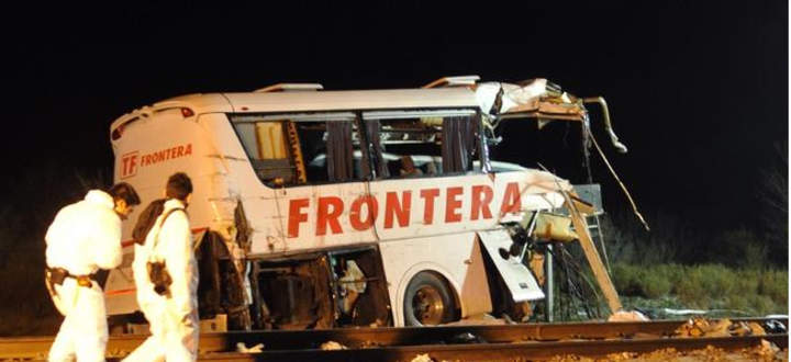 Suman 21 muertos tras accidente en Anáhuac