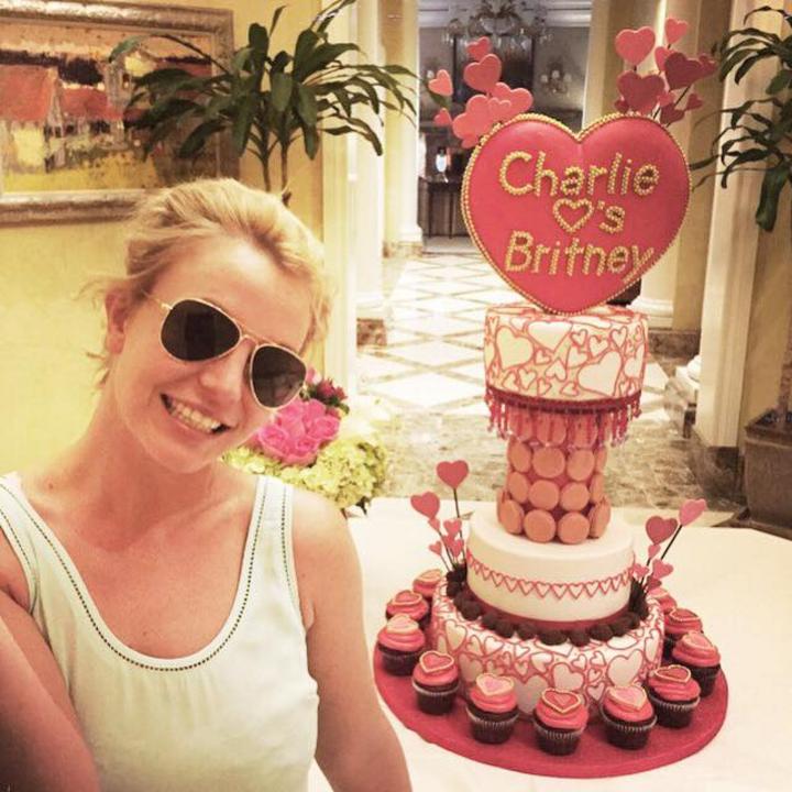 Presume Britney su regalo de San Valentín