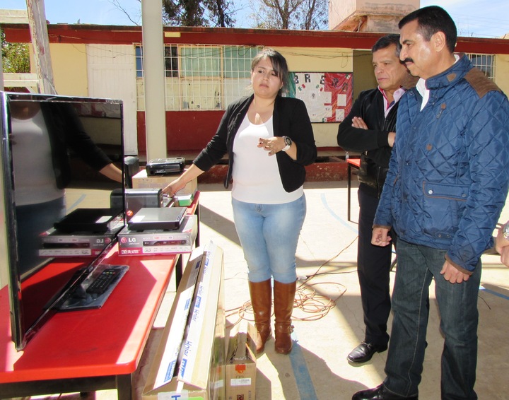 Equipan telebachilleratos en Guadalupe Victoria