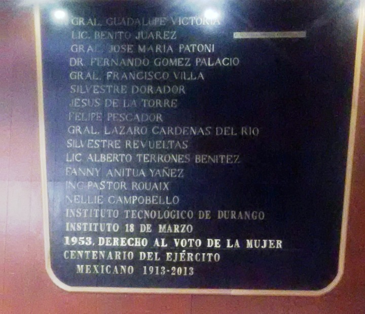 Letras doradas  para la Fuerza Aérea de México