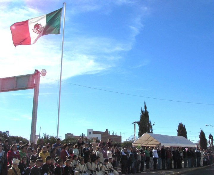 Celebran el Día de la Bandera en Guadalupe Victoria