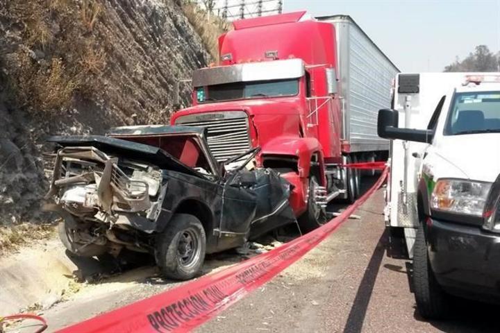 Choque deja dos muertos en la Chamapa-Lechería