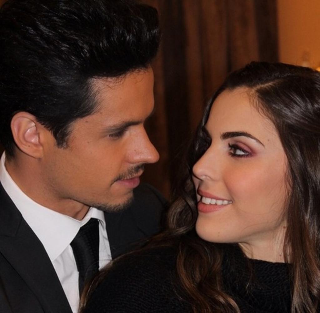 Novio de Danna Paola le 'da cariño' a otra