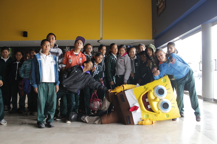 Niños se 'sumergen' en Cinépolis