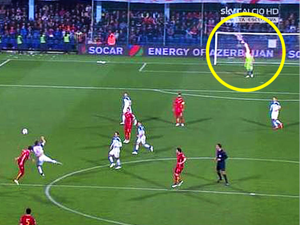 Posponen partido en Europa tras impacto de bengala en cabeza de jugador