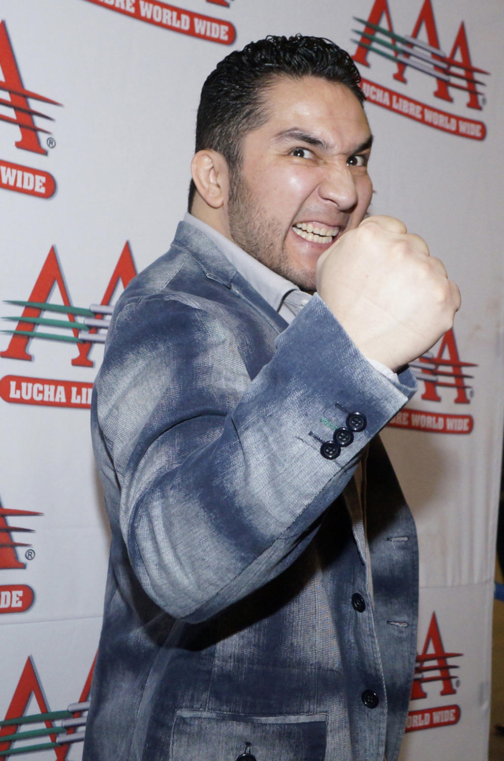 Estrellas de WWE lamentan muerte de Hijo del Perro Aguayo