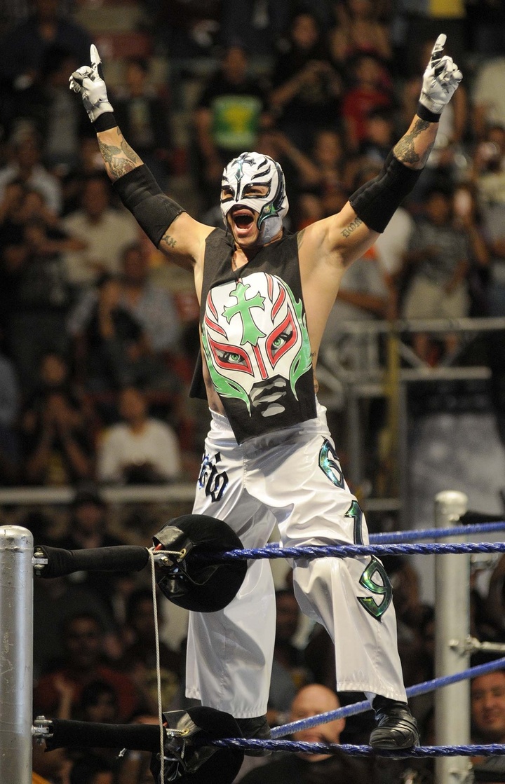 Mysterio sigue luchando