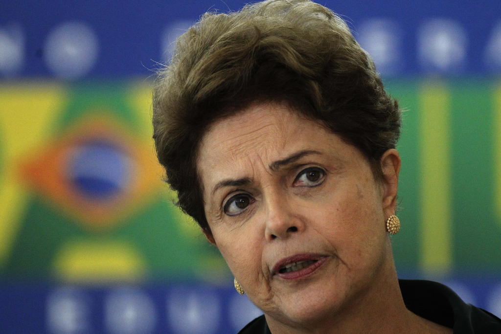 Rousseff convoca a reunión de gobierno en medio de protestas