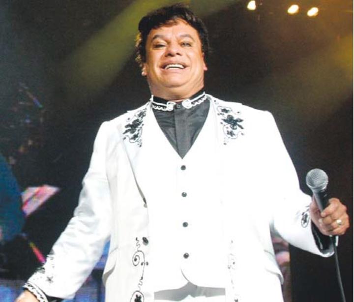 Juan Gabriel sigue de líder