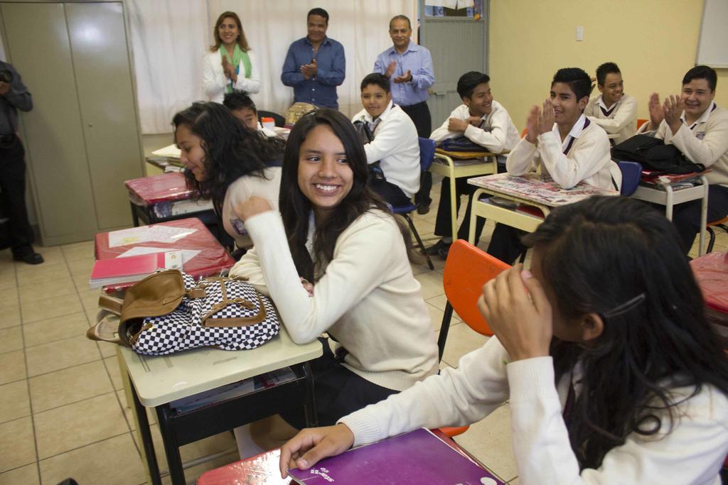 Alondra regresa a su escuela en Guanajuato