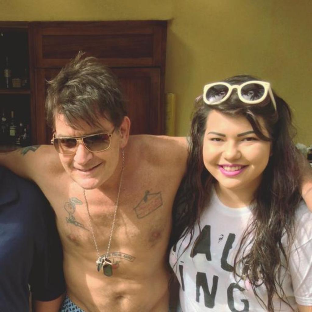 Captan a Charlie Sheen en México
