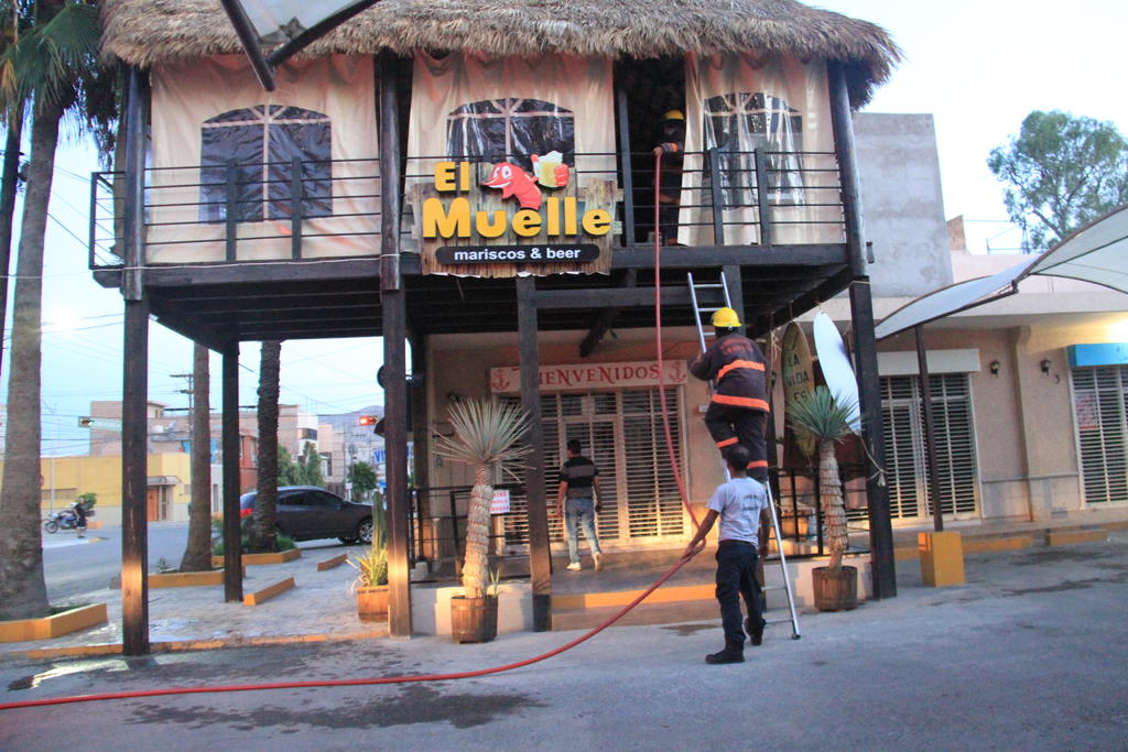 Se registra conato de incendio en restaurante de mariscos