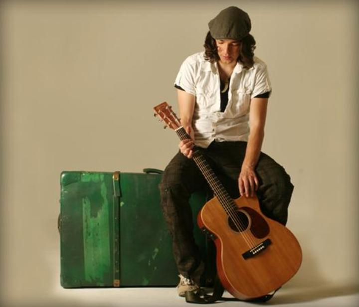 Viernes con el músico boliviano Rodrigo Rojas