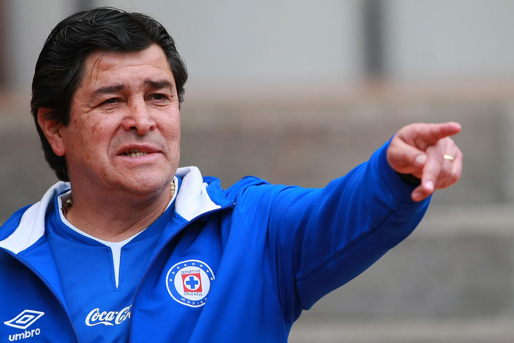 Cruz Azul confirma salida de Luis Fernando Tena
