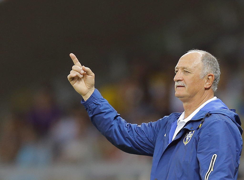 Scolari renuncia como DT del Gremio