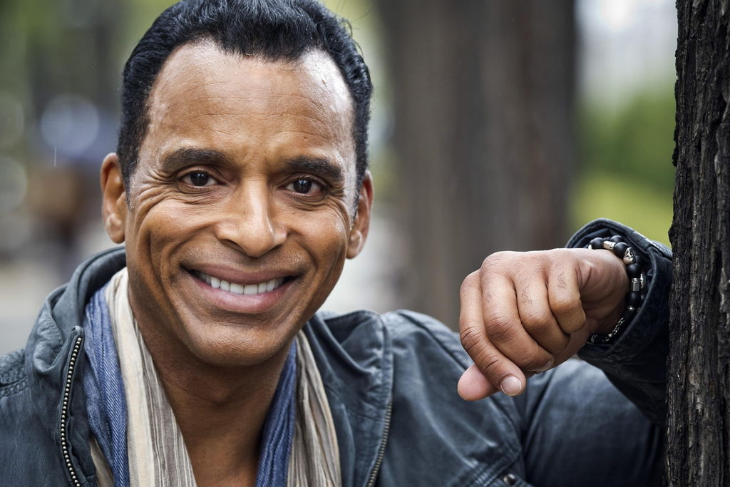 Jon Secada, orgulloso de participar en tributo a Jackson