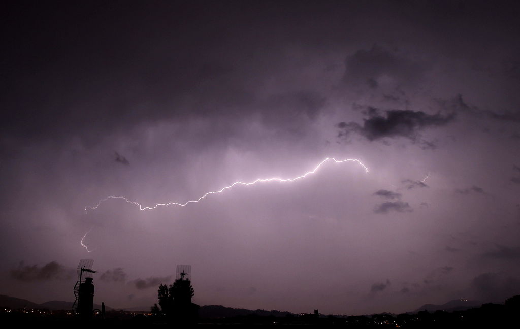 Rayo impactó casa en Chiapas; muere mujer