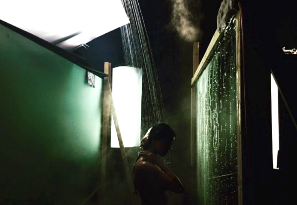 Selena Gomez alborota con foto en la ducha