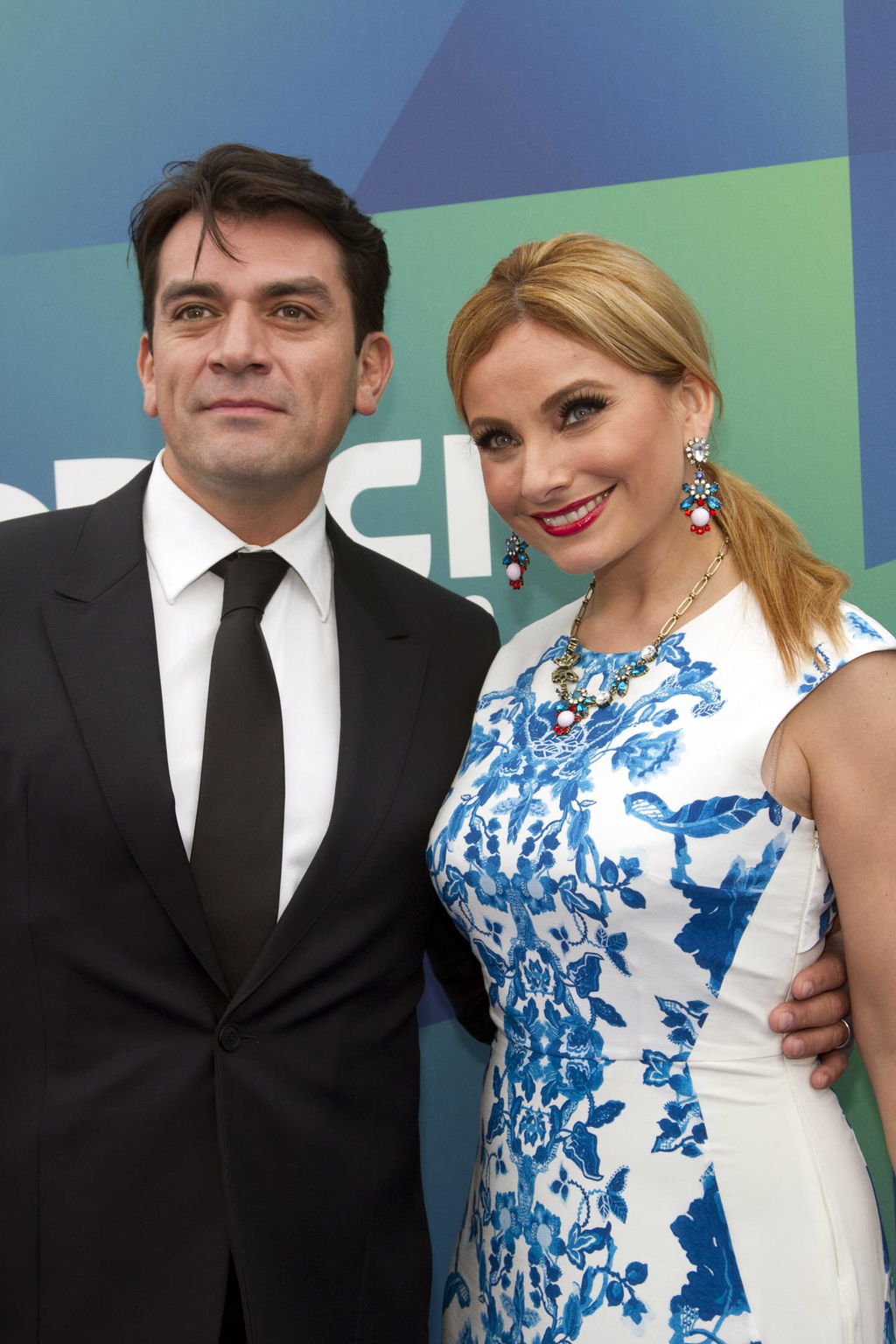 Jorge Salinas y Elizabeth Álvarez esperan mellizos
