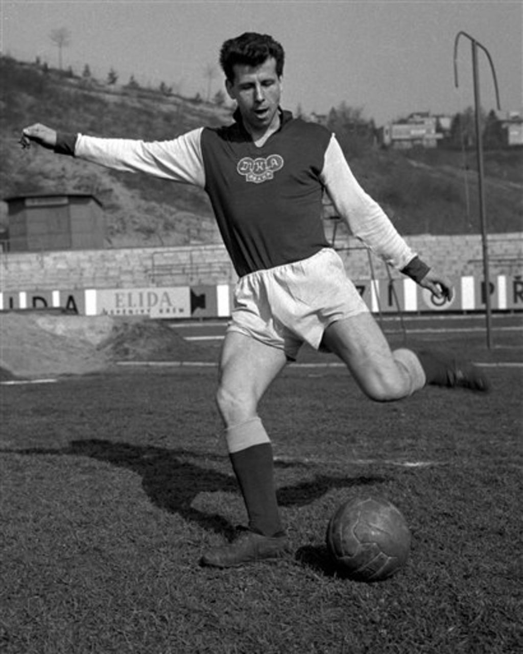 Muere el legendario futbolista checo Josef Masopust
