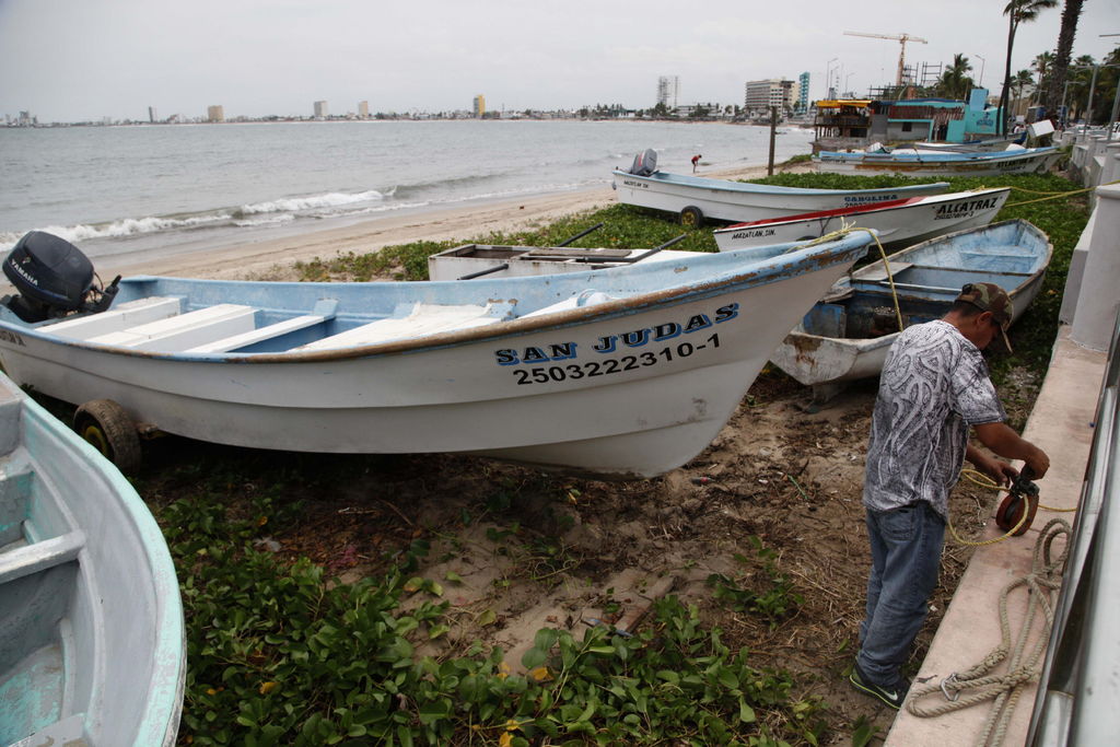 Dolores se debilita a huracán categoría 1