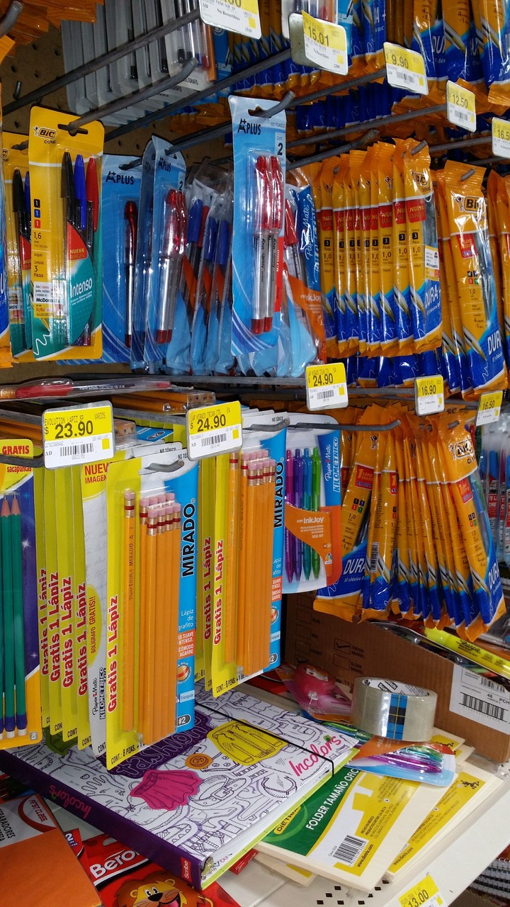 Listos para venta  de útiles escolares