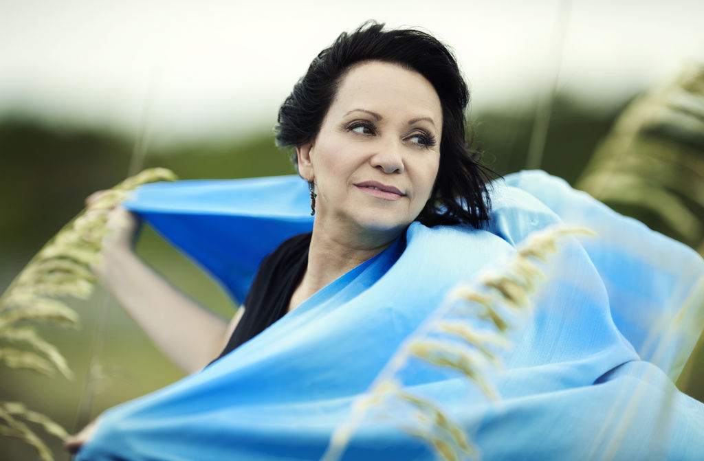 Desmienten supuesto cáncer de Adriana Barraza