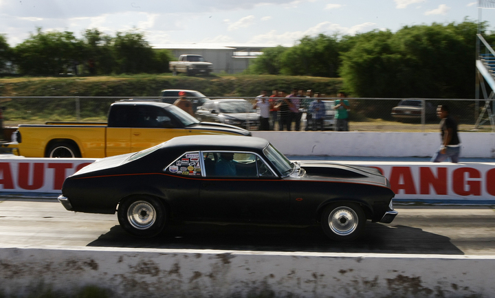 Domingo de arrancones  el Autódromo Durango