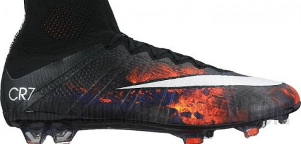 CR7 se 'funde en lava' con nuevos tenis
