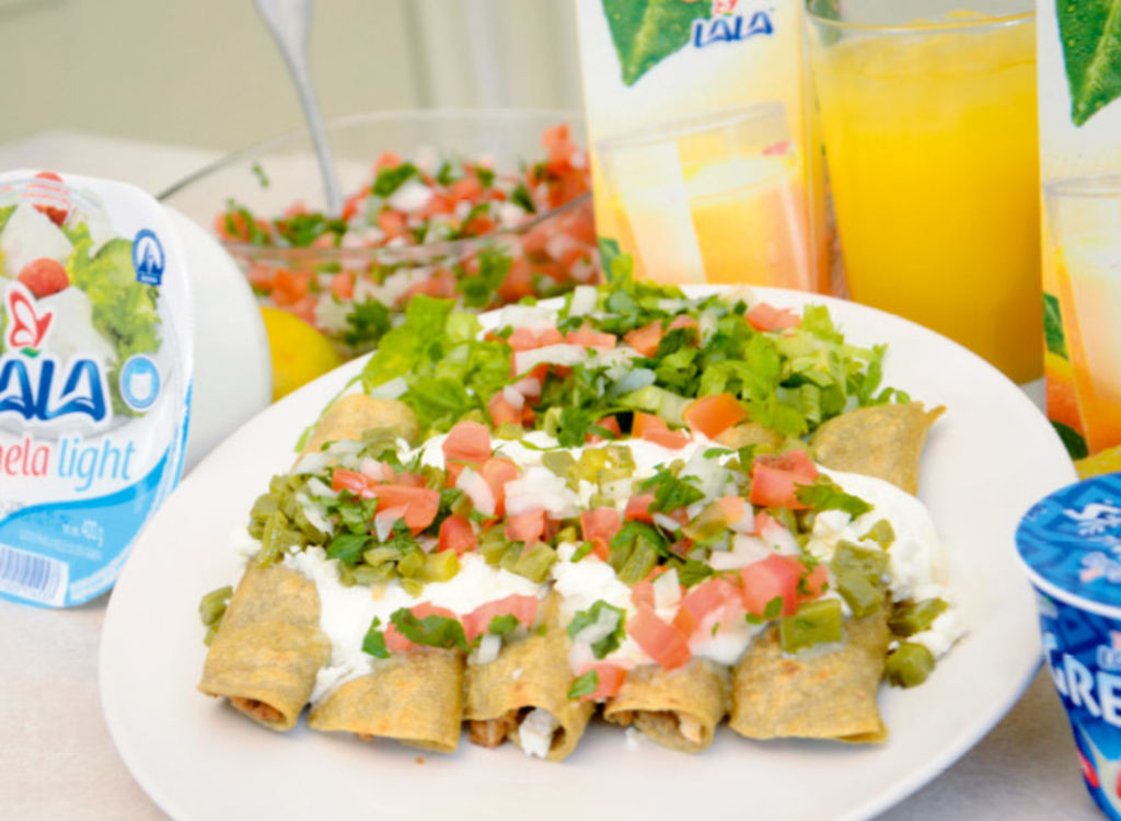 Dobladitas de chicharrón y frijoles