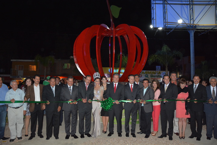 Inauguran Feria de la Manzana en Canatlán