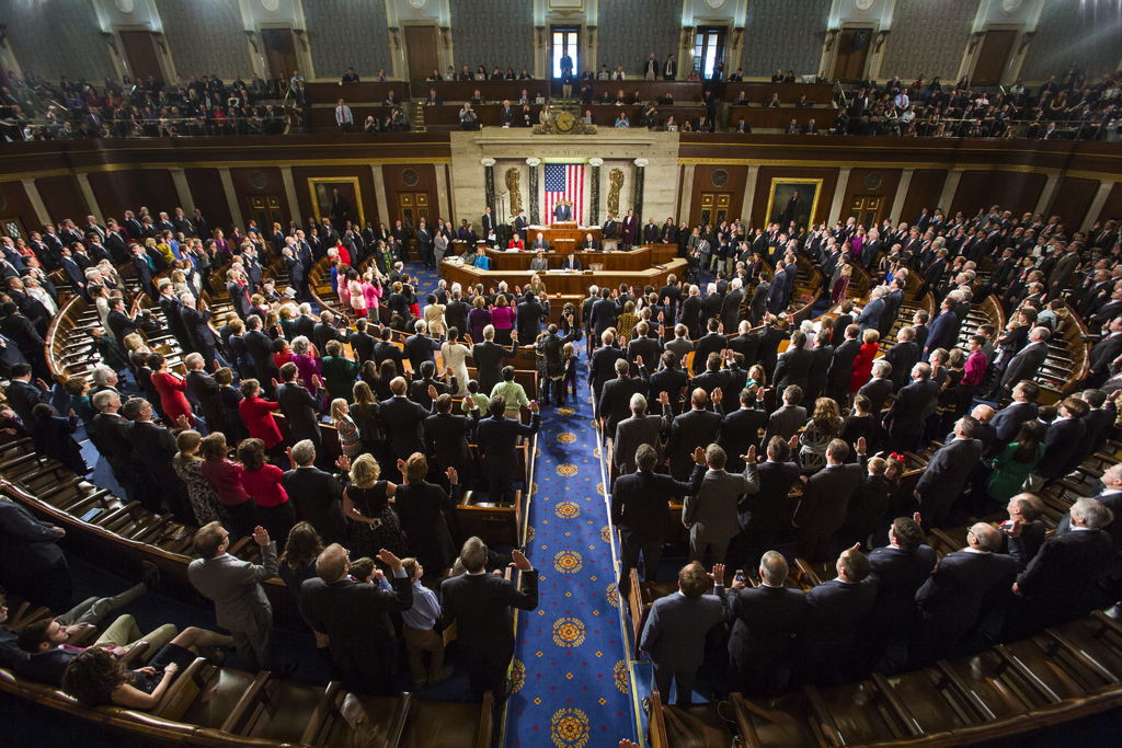Congreso aprueba presupuesto temporal y evita cierre del Gobierno