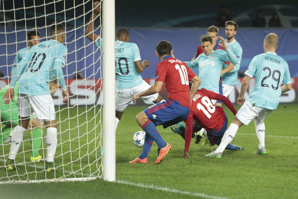 Moreno y el PSV pierden 3-2 ante el CSKA de Moscú