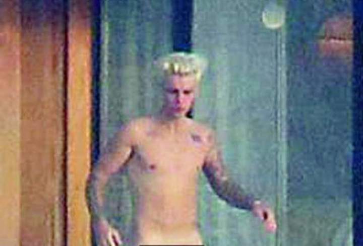 Captan a Bieber sin ropa